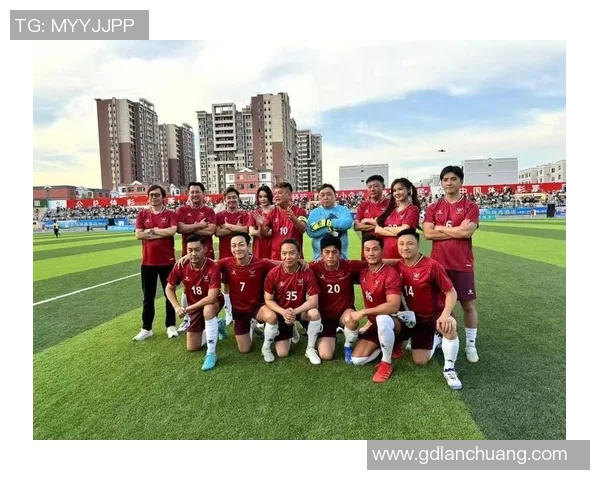 最晚踏上绿茵场的足球明星们的传奇故事与奋斗历程