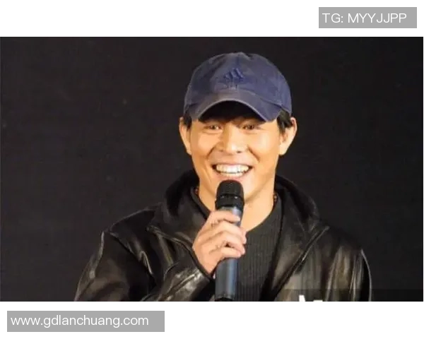 李连杰与足球明星同框合影展现运动精神与友谊的完美结合