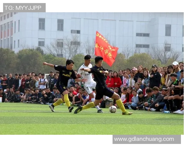 足球场上的友谊与团结最和睦的足球明星们共同谱写的温暖故事