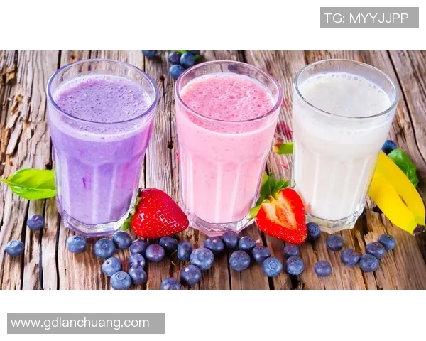 足球明星代言可乐引领潮流饮品新风尚，激情与清爽完美结合