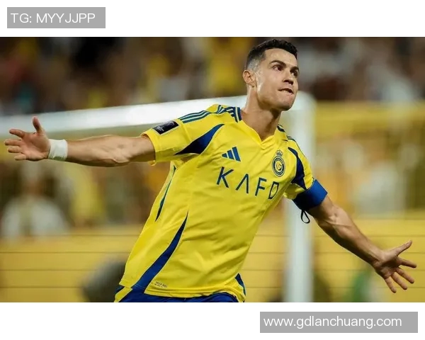 足球明星们在社交媒体上热议C罗的表现与影响力 足球明星们在社交媒体上热议C罗的表现与影响力