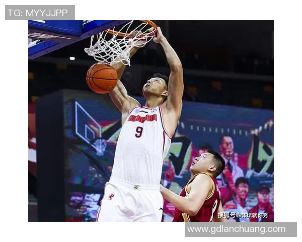 重庆篮球队强势领跑锦标赛积分榜以97分领先其他队伍 重庆篮球队强势领跑锦标赛积分榜以97分领先其他队伍